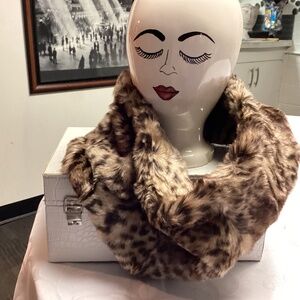 UP COUNTRY FAUX FUR. SCARF INFINITY WRAP COLLAR